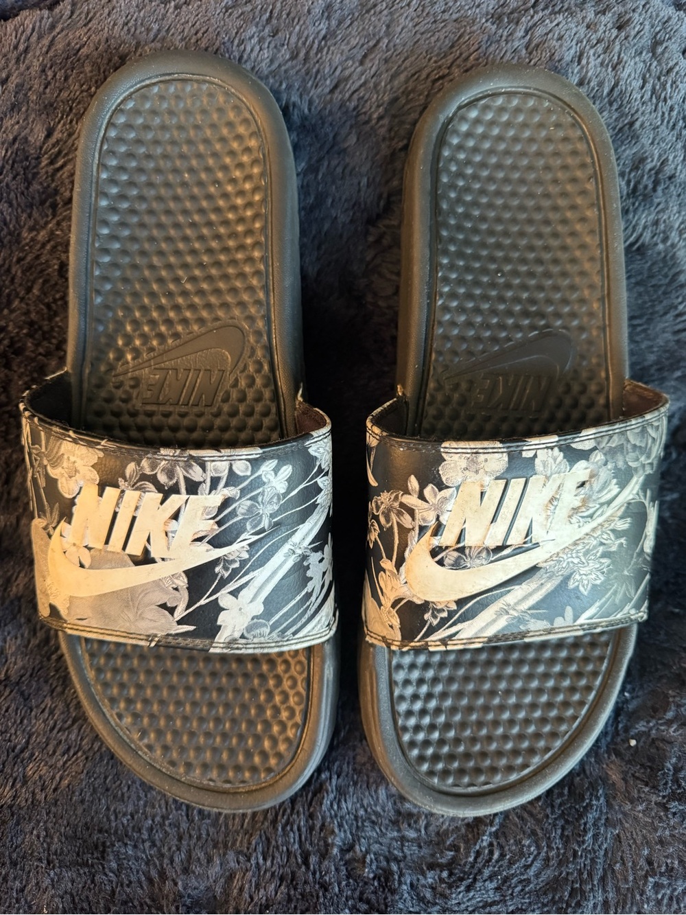 2 pair of Nike Black Slides Women’s 11 - Picture 5 of 12